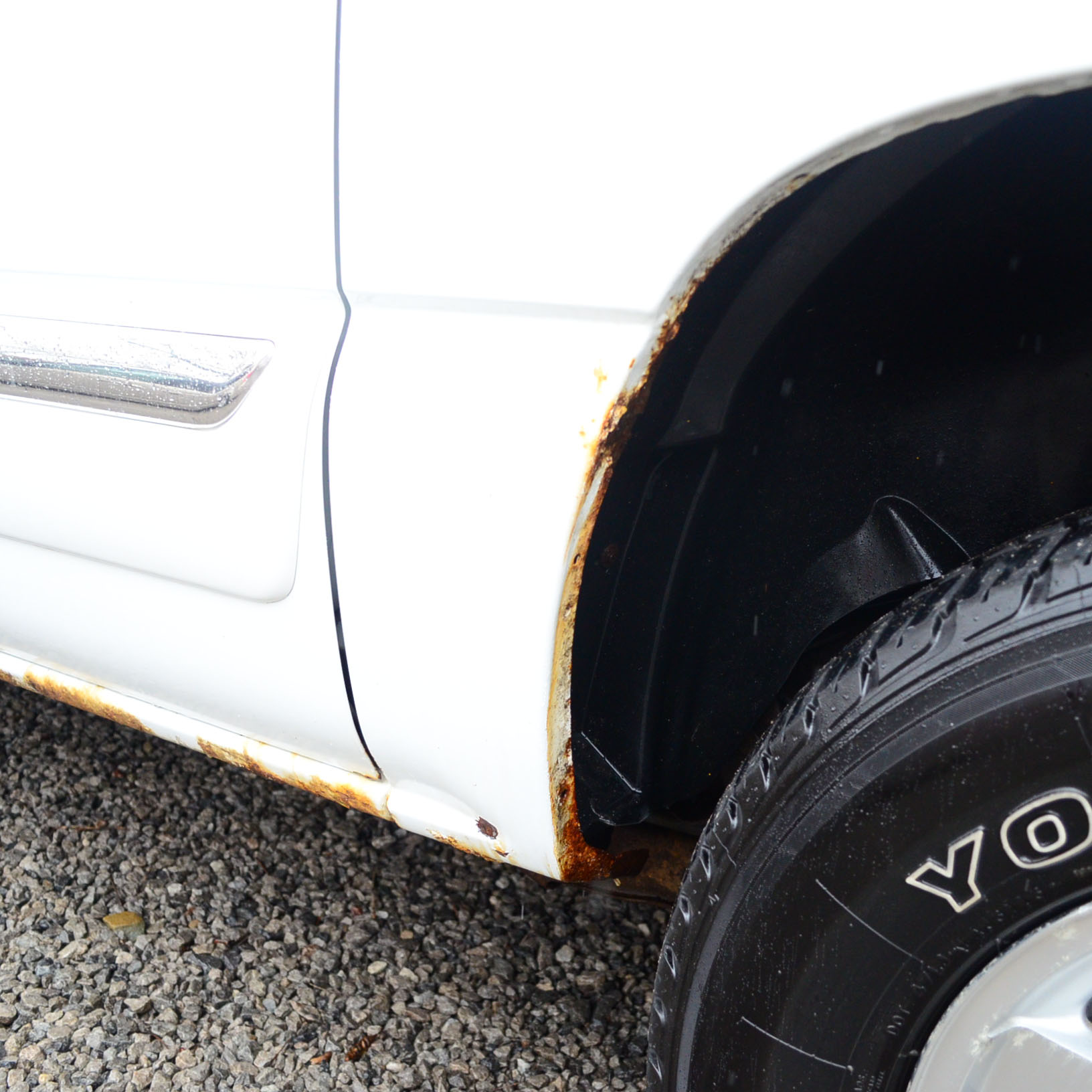 White 2003 GMC Yukon XL SUV