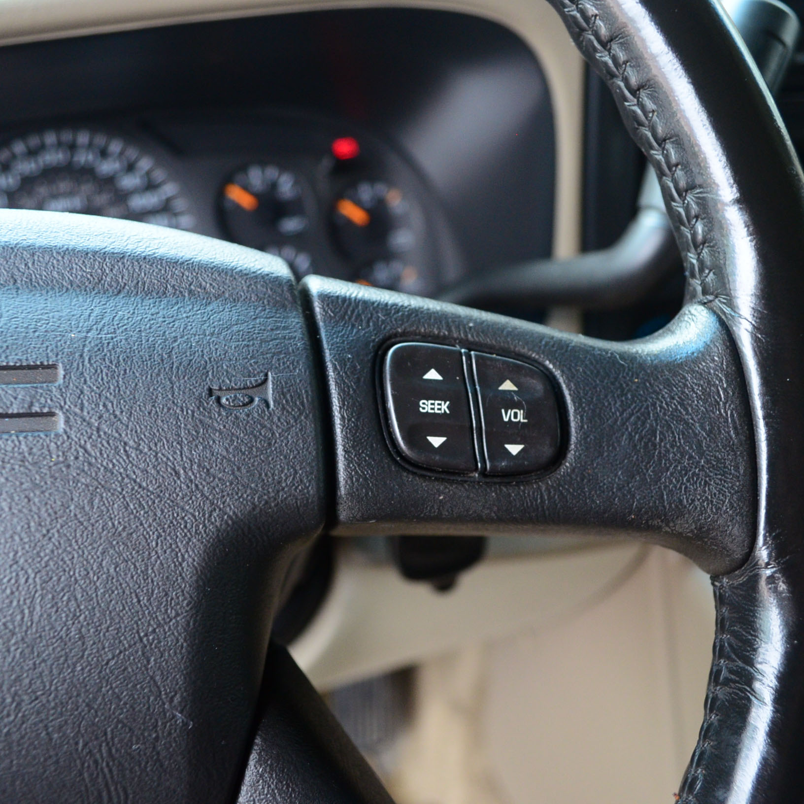 White 2003 GMC Yukon XL SUV