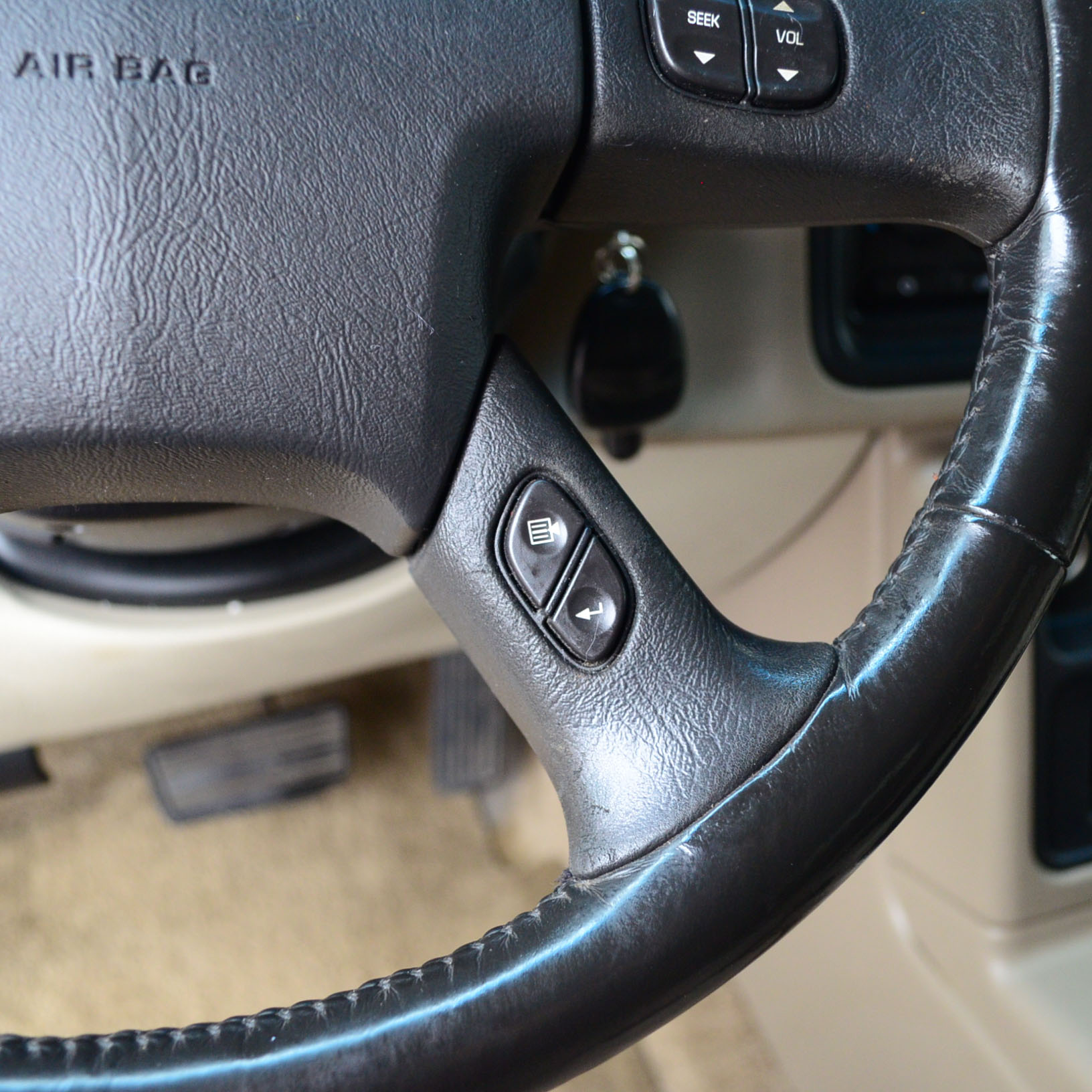 White 2003 GMC Yukon XL SUV