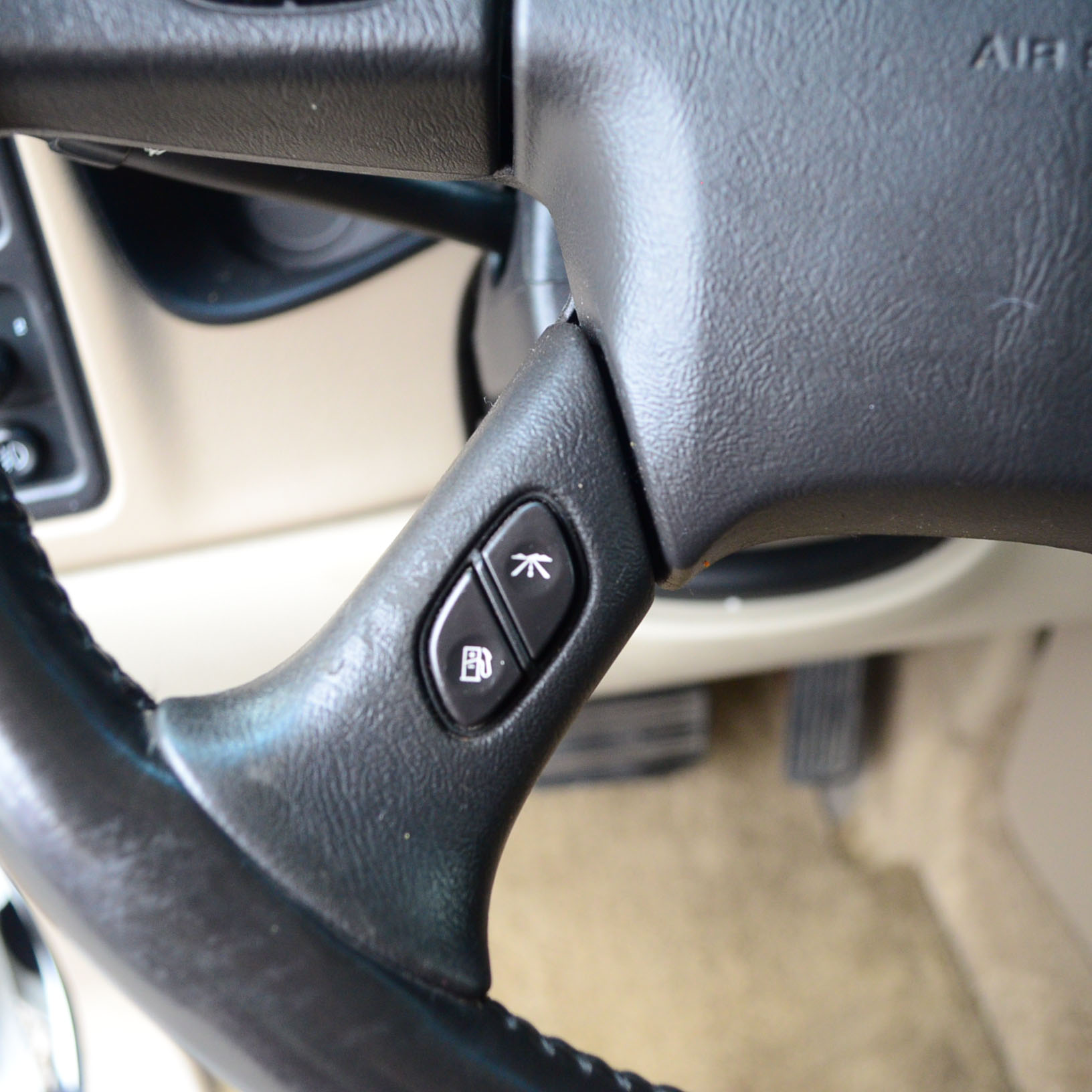 White 2003 GMC Yukon XL SUV