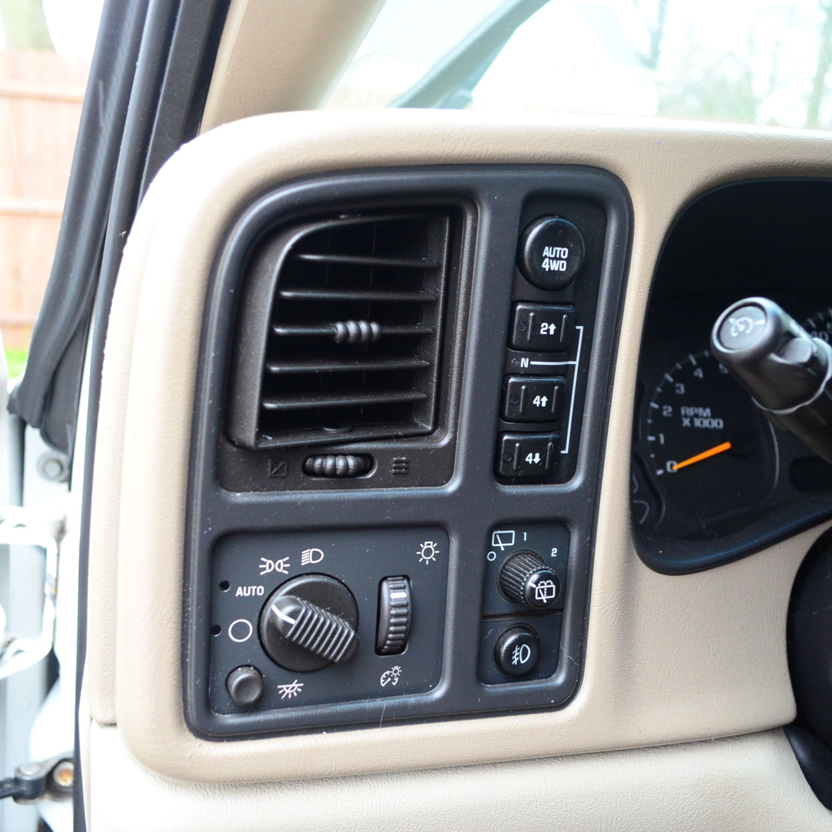 White 2003 GMC Yukon XL SUV