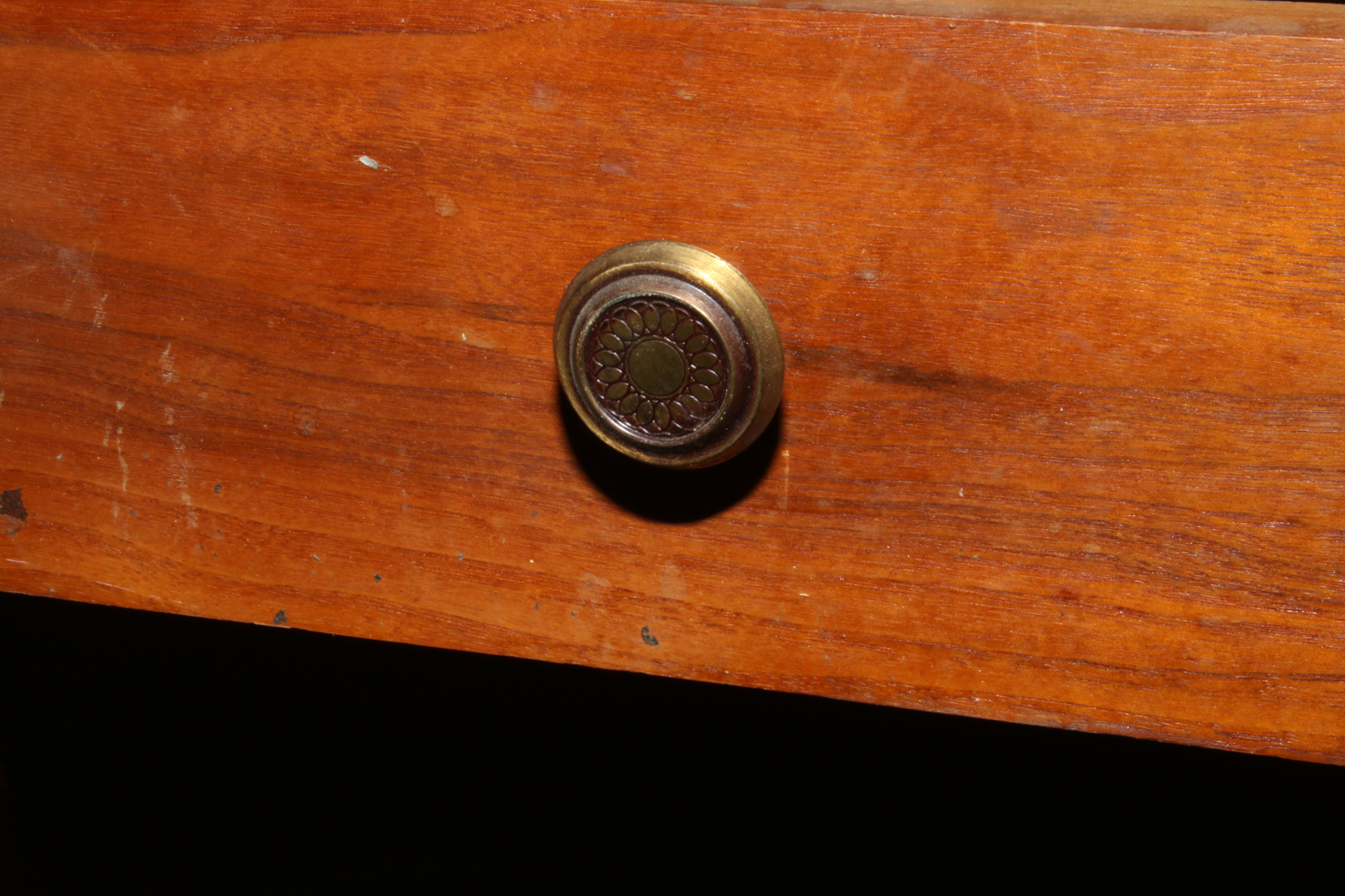 Hunting Wall Rack with Drawer