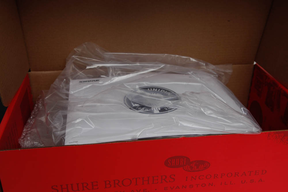 Shure Model 5575LE Unidyne Microphone, Case and Stand