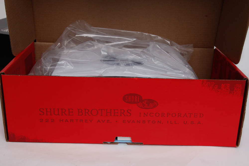 Shure Model 5575LE Unidyne Microphone, Case and Stand