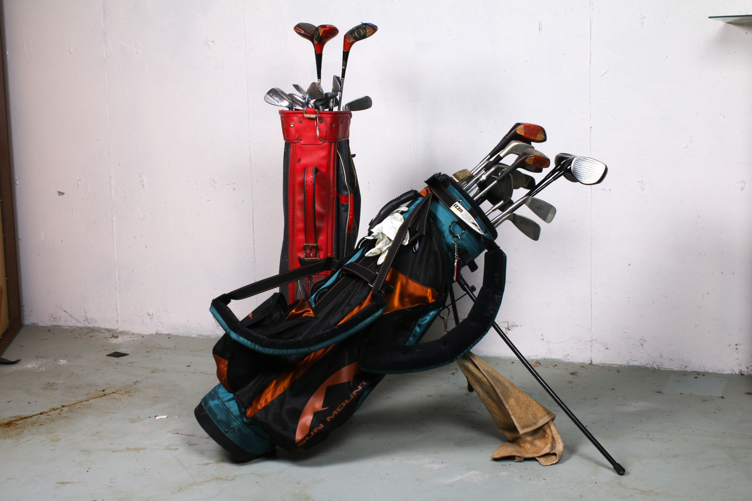 Assorted Vintage Golf Accessories