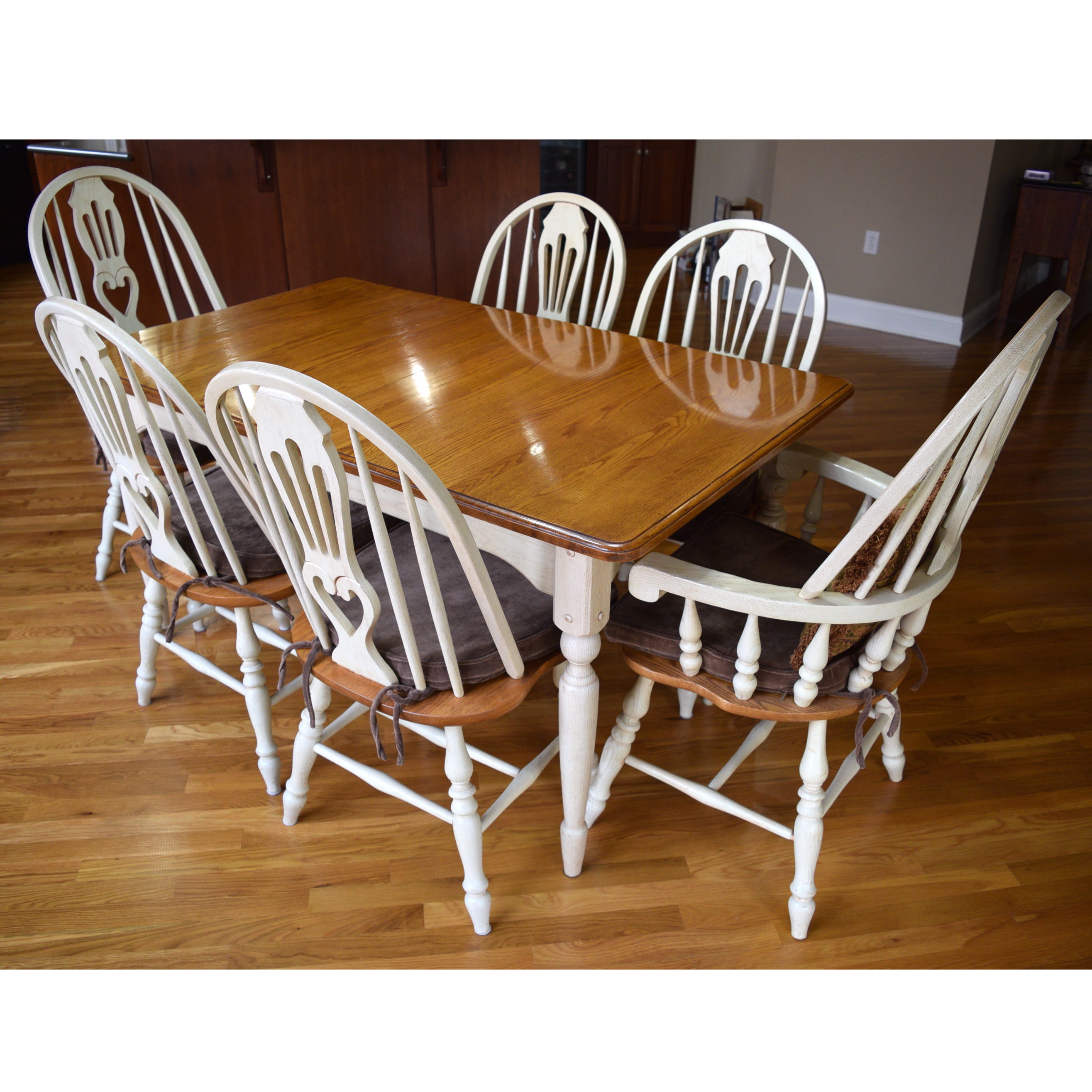 Cochrane Furniture Oak Dining Table