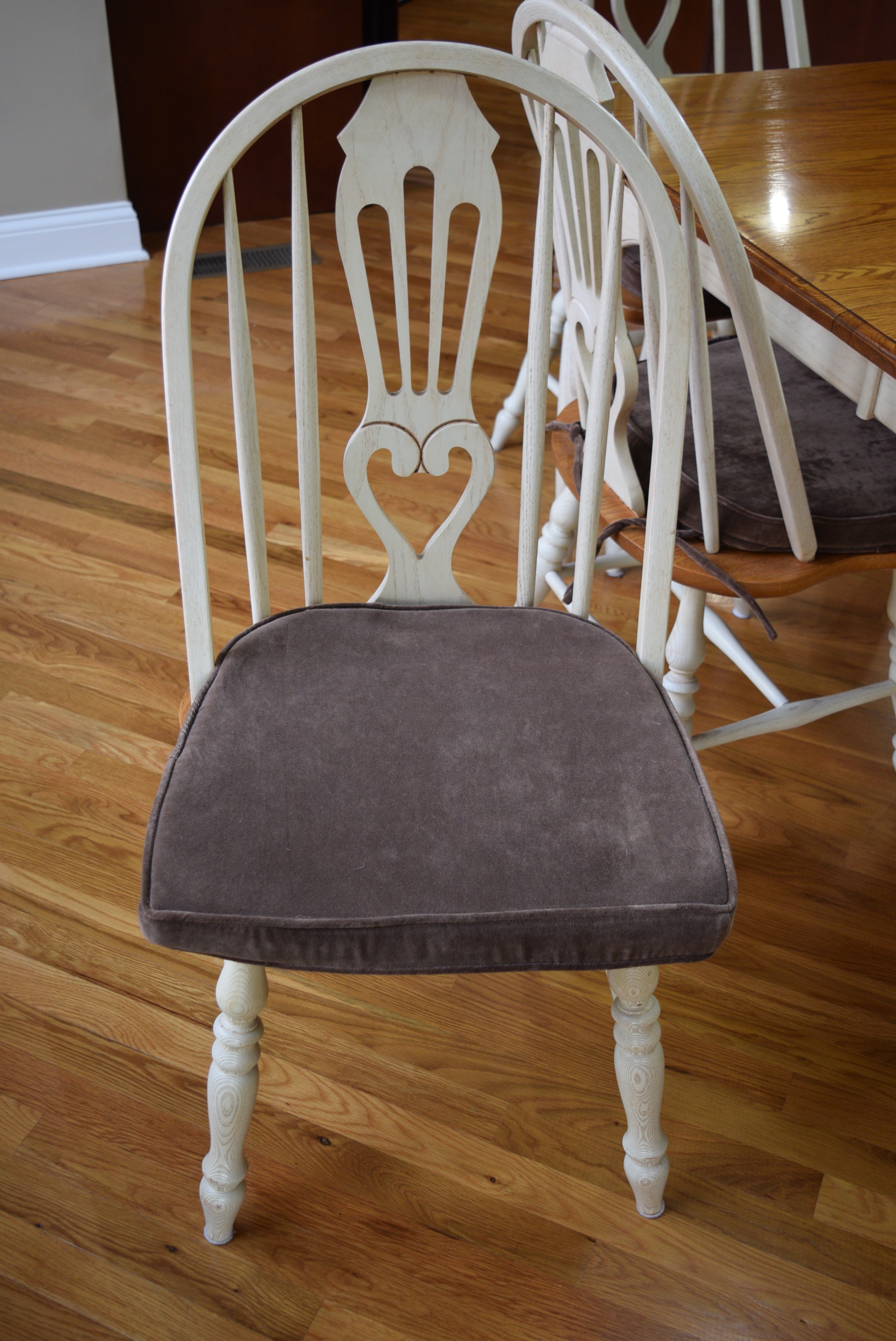 Cochrane Furniture Oak Dining Table