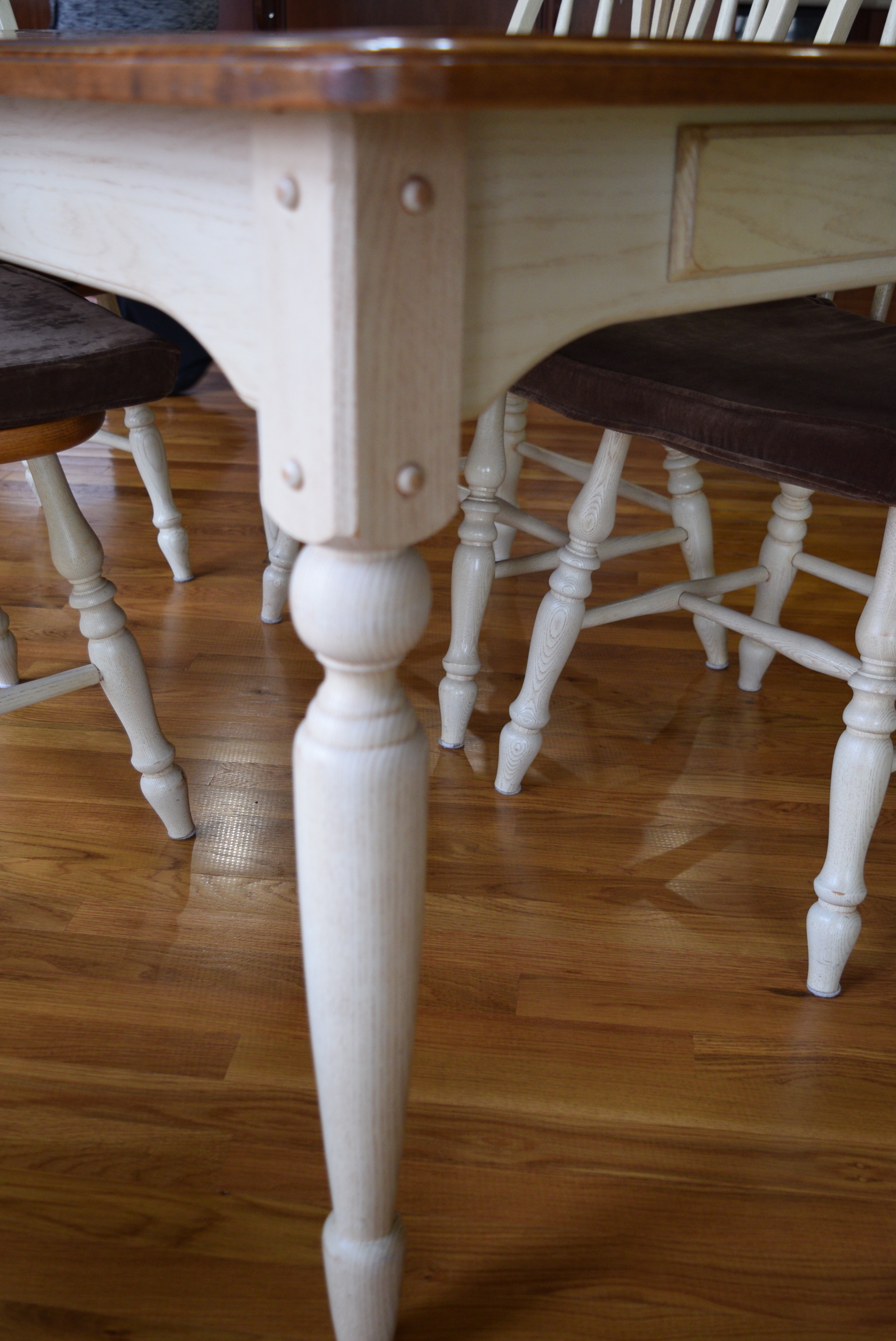 Cochrane Furniture Oak Dining Table