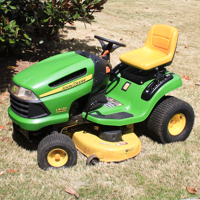 John Deere 100 Series Tractor