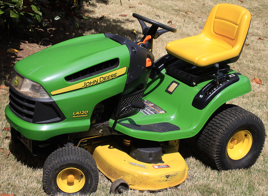 John Deere 100 Series Tractor