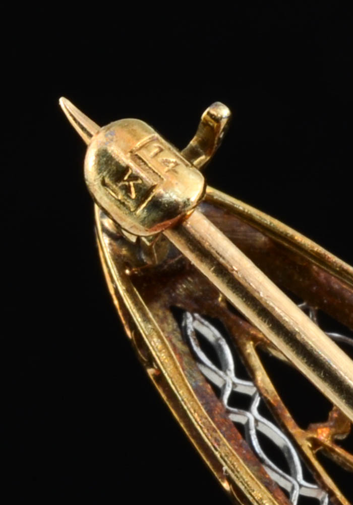 Late 19th Century Platinum and 14K Gold Blue Sapphire and Diamond Filigree Bar Pin