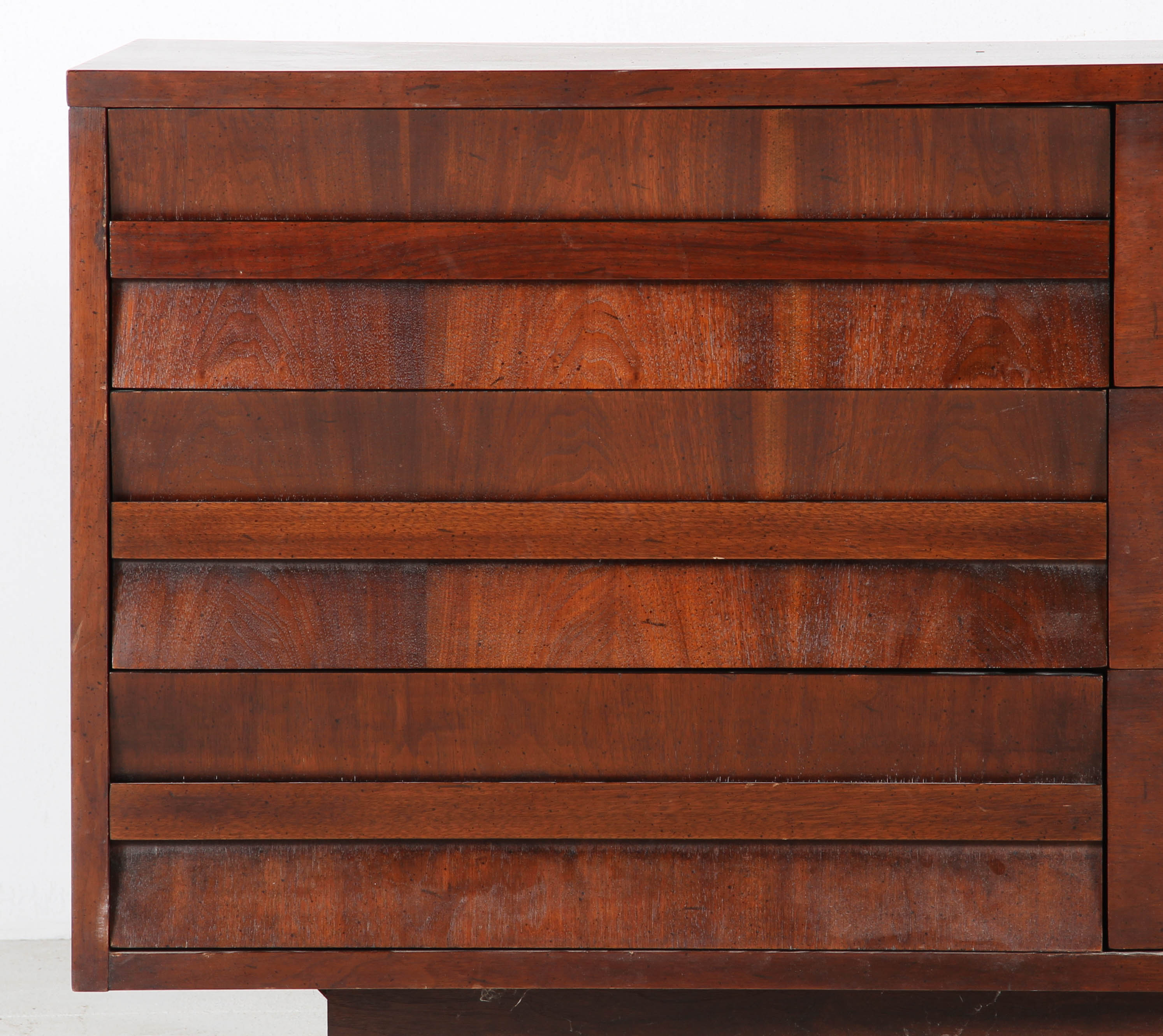 Mid-Century Modern Chest of Drawers