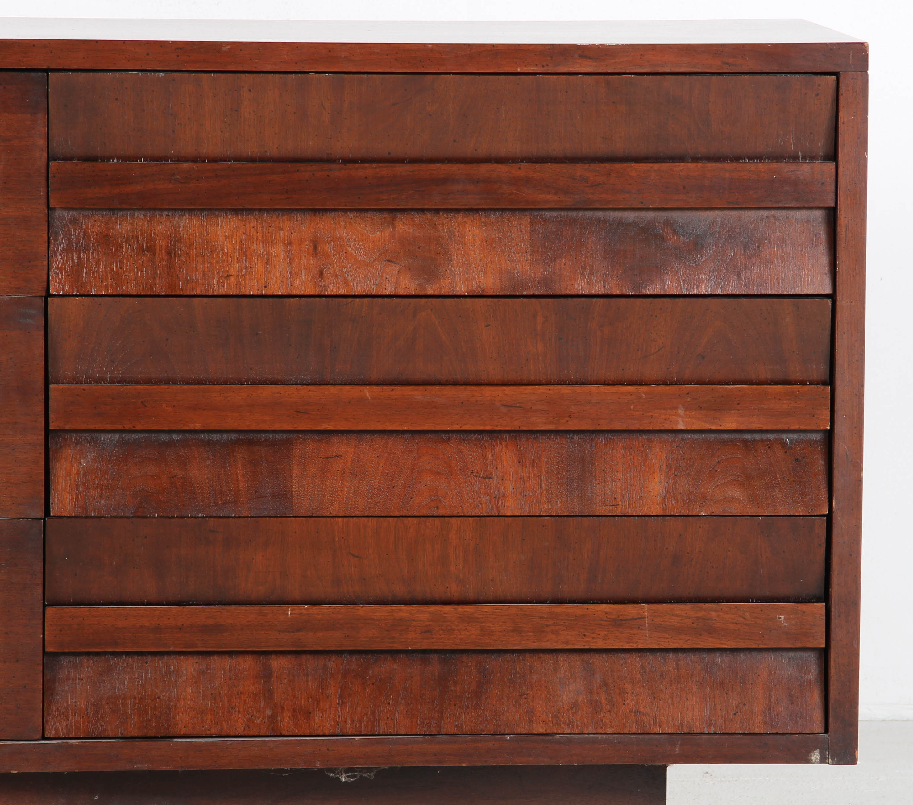 Mid-Century Modern Chest of Drawers