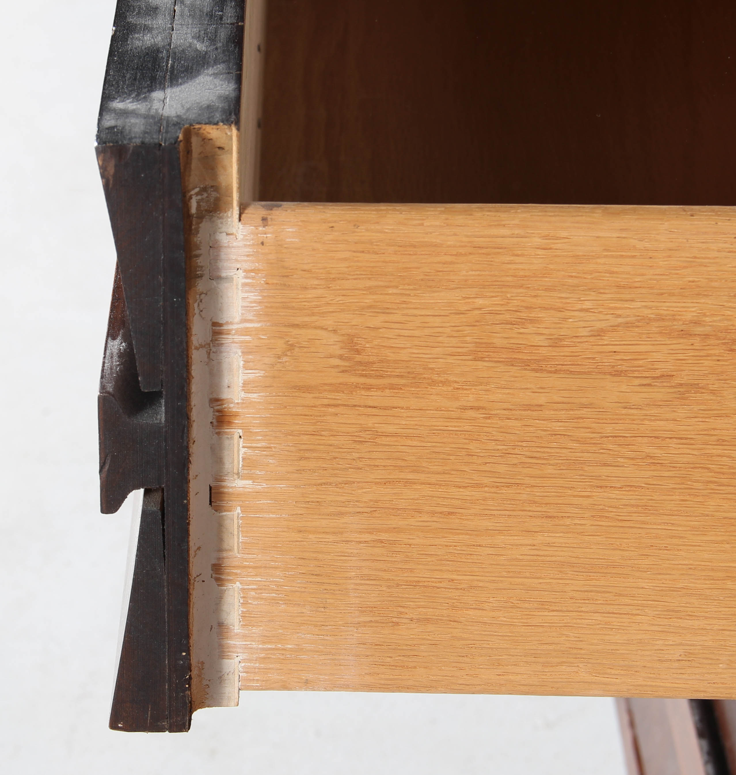 Mid-Century Modern Chest of Drawers