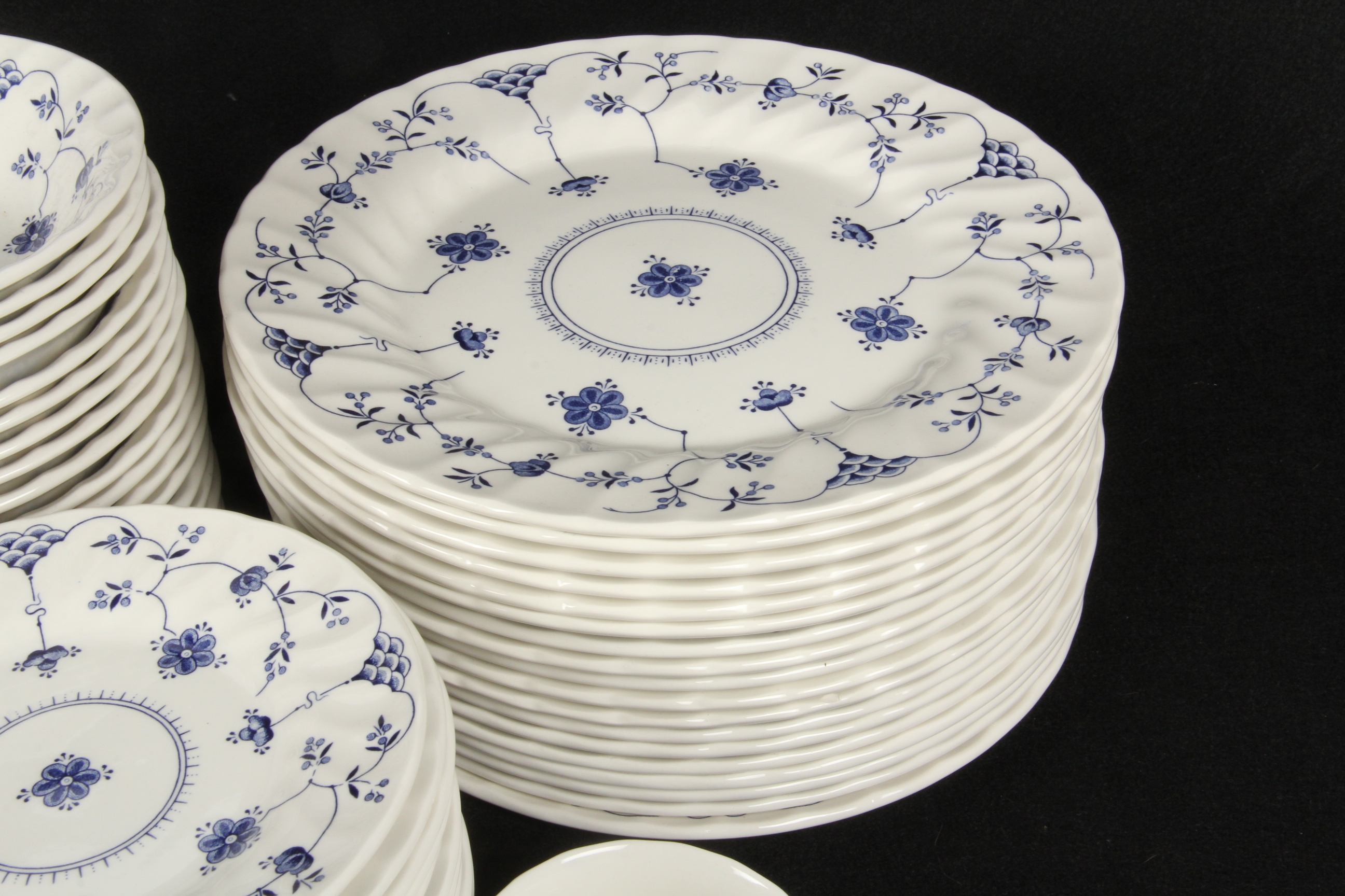 Churchill Fine English Tableware Set in Finlandia Pattern