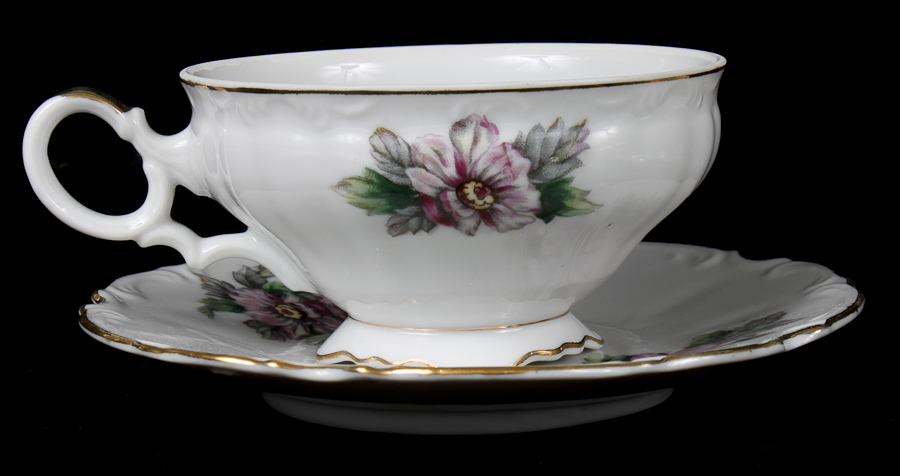 Two Lovely Porcelain Tea Cups With Saucers