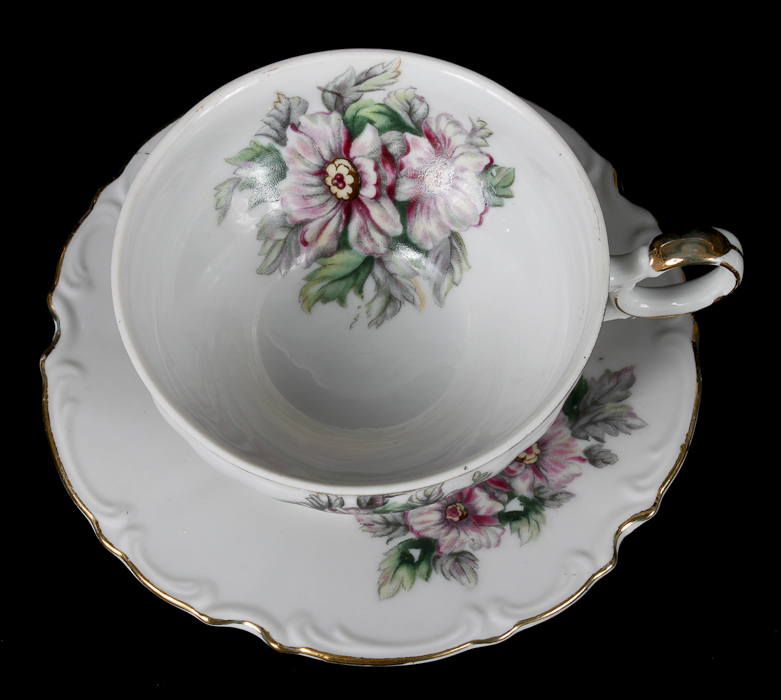 Two Lovely Porcelain Tea Cups With Saucers