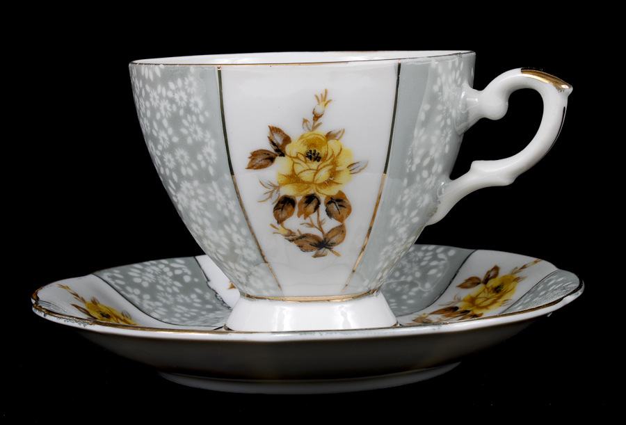 Two Lovely Porcelain Tea Cups With Saucers