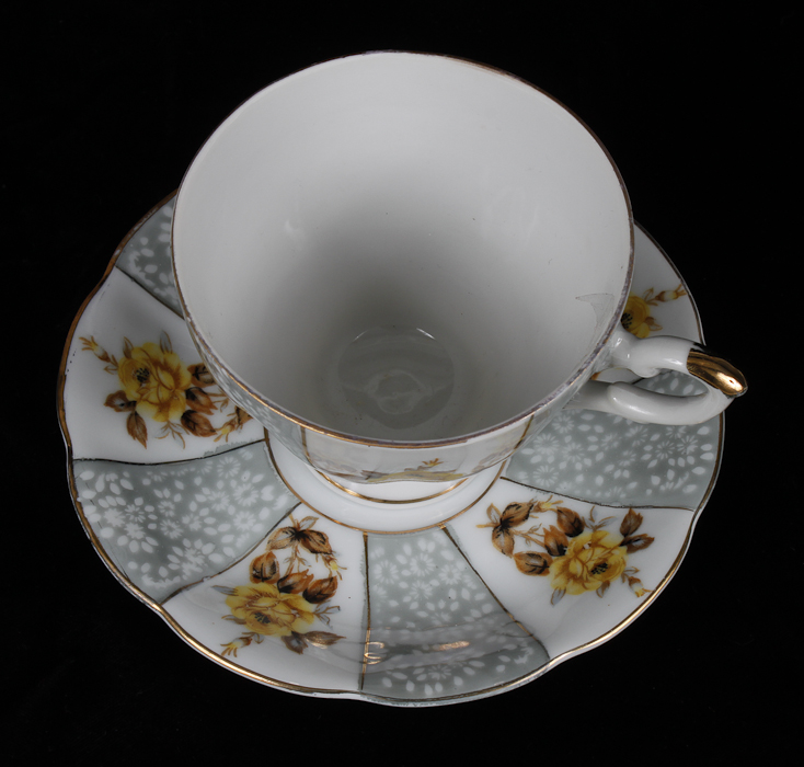 Two Lovely Porcelain Tea Cups With Saucers