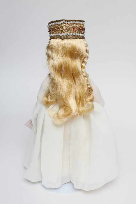 "Isolde" and "Mary Queen of Scots" Madame Alexander Doll Pairing