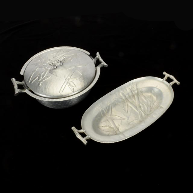 1950s Everlast Forged Aluminum Covered Casserole Dish and Tray