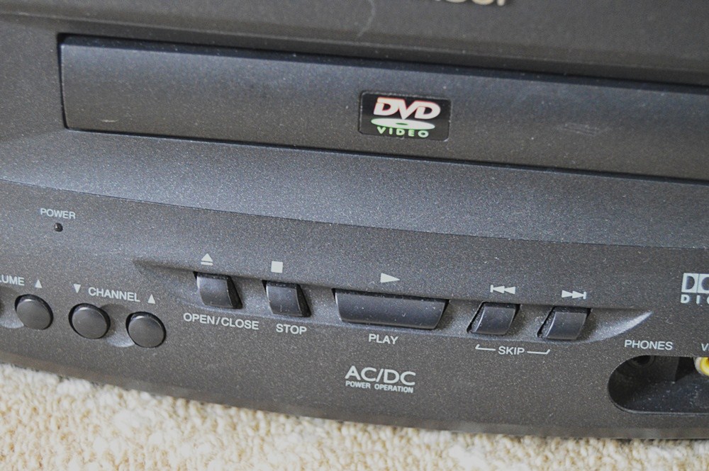 Sansui 9" AC/DC Color TV with DVD/CD Player