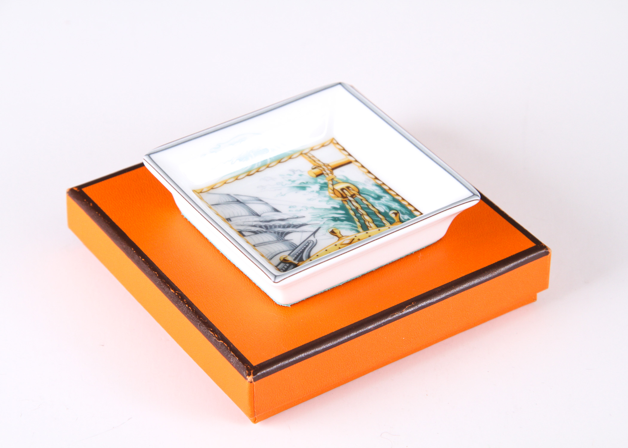 Hermès Porcelain Finger Bowl/Ashtray Decorative Dish