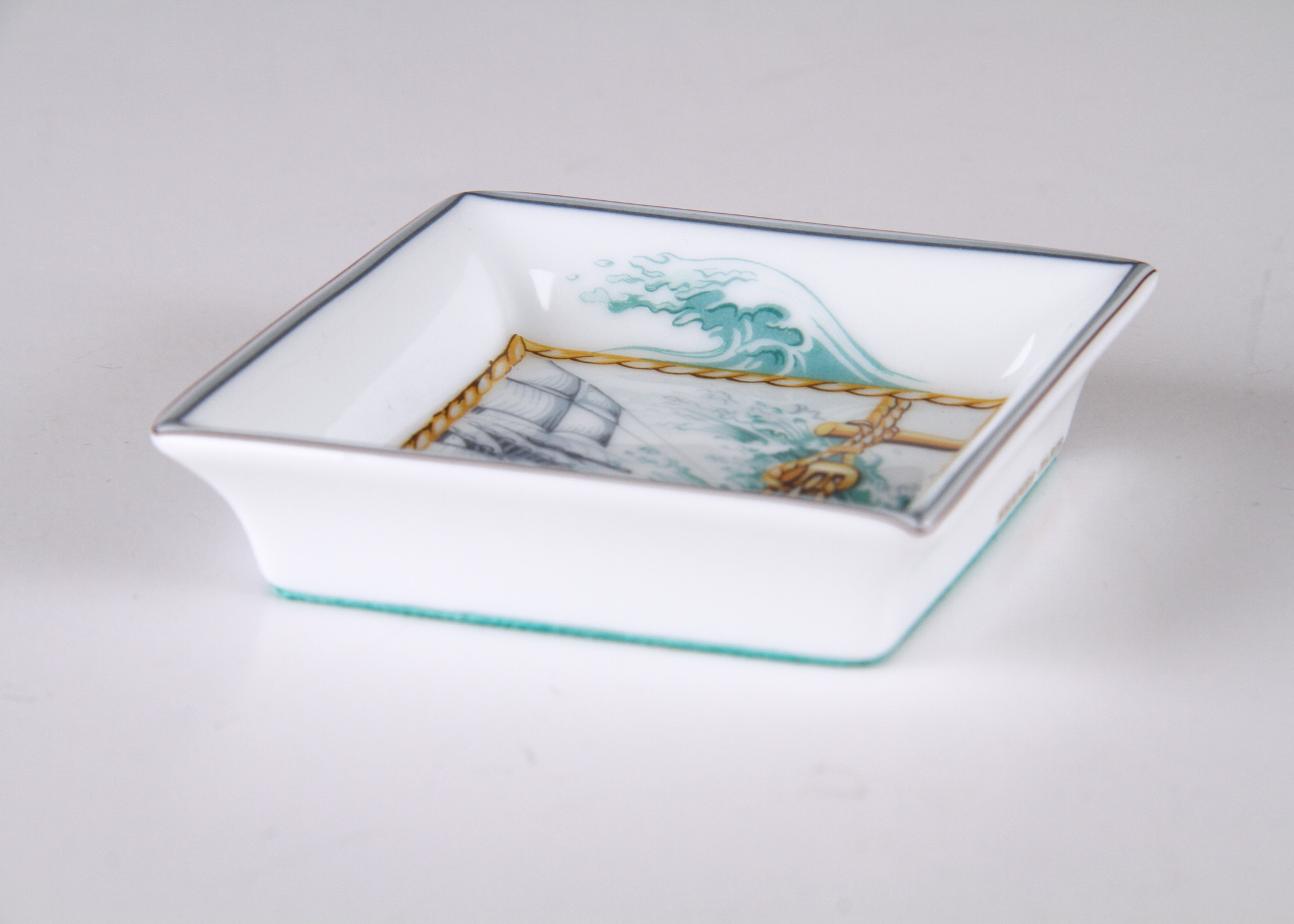 Hermès Porcelain Finger Bowl/Ashtray Decorative Dish