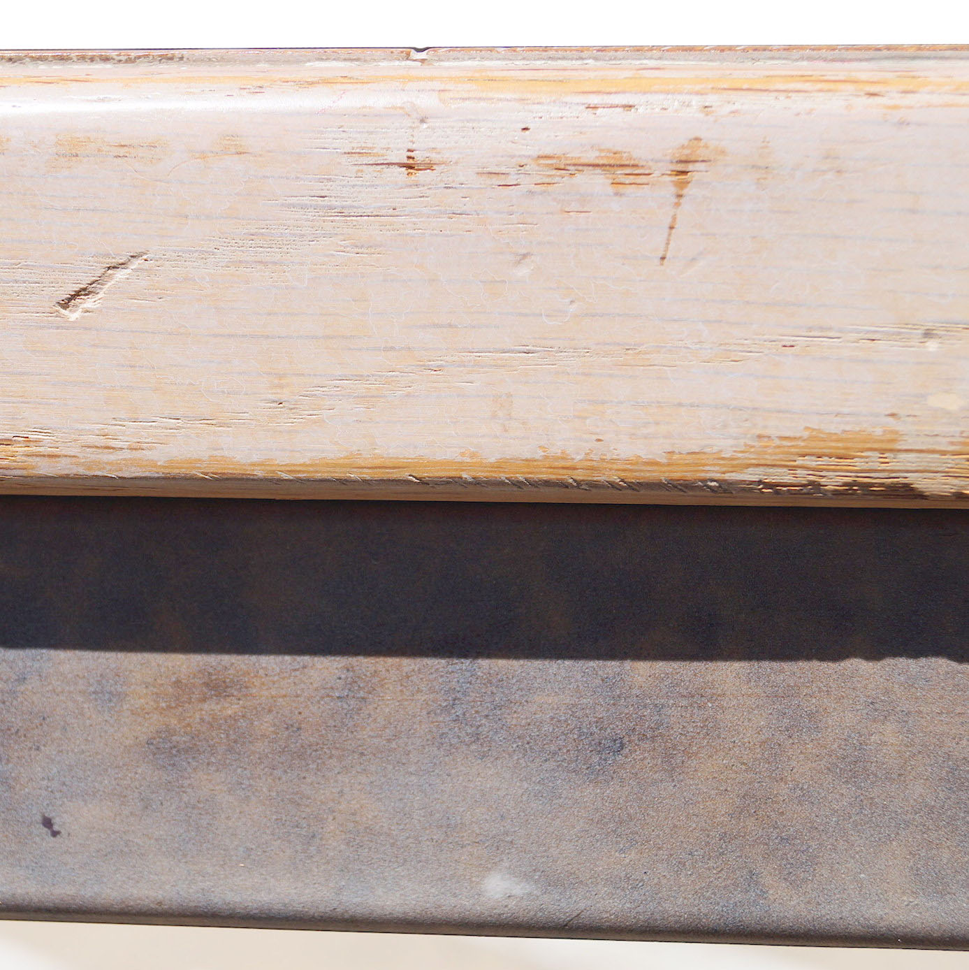 Drexel Distressed Wood Dinning Room Table