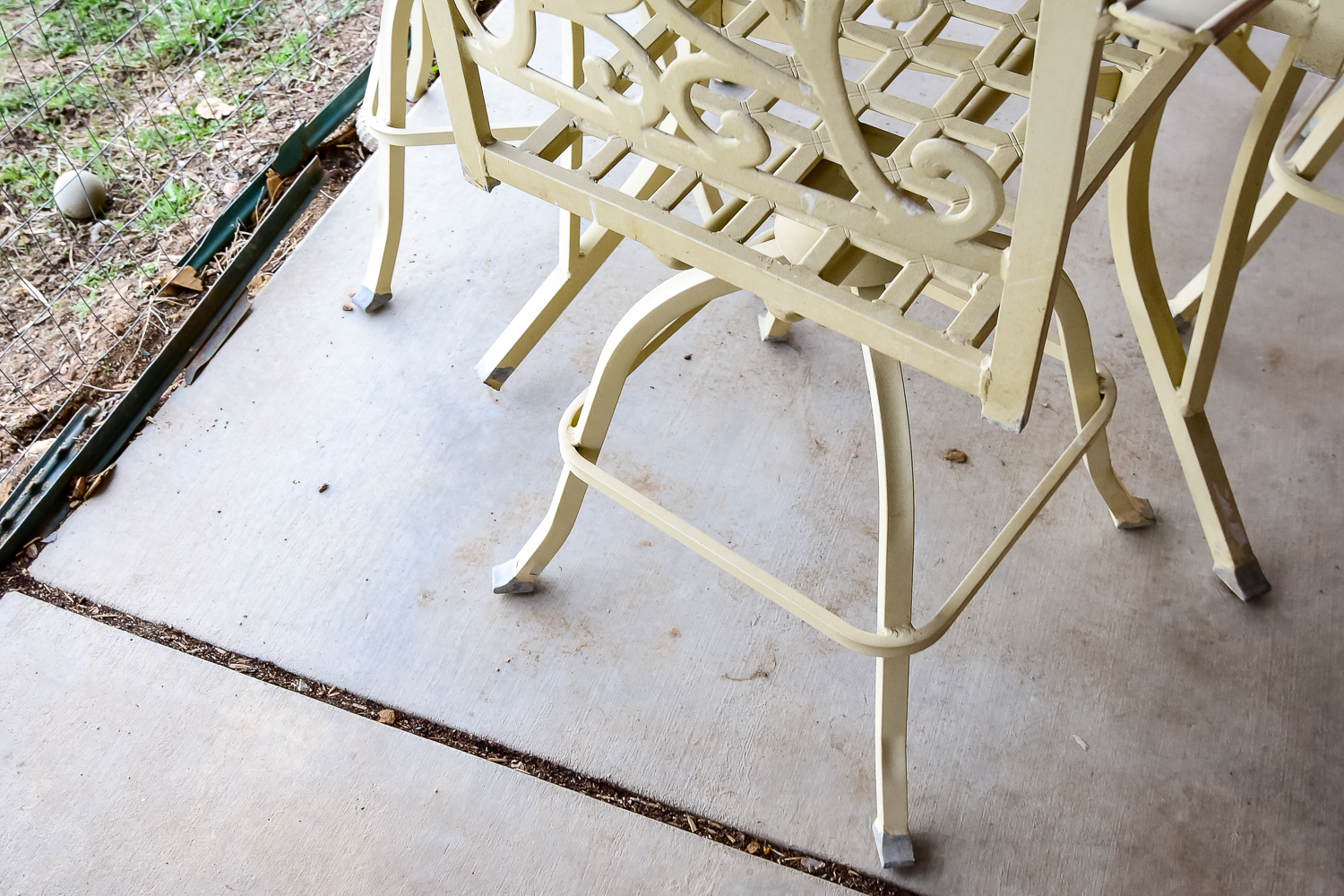 Glass Top Patio Table and Four Chairs