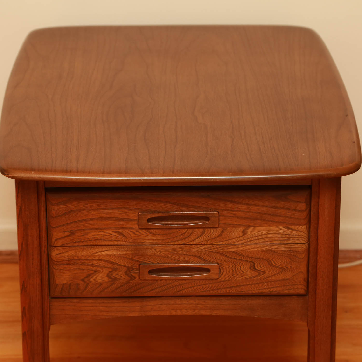 Hammary Mid Century Modern Side Table