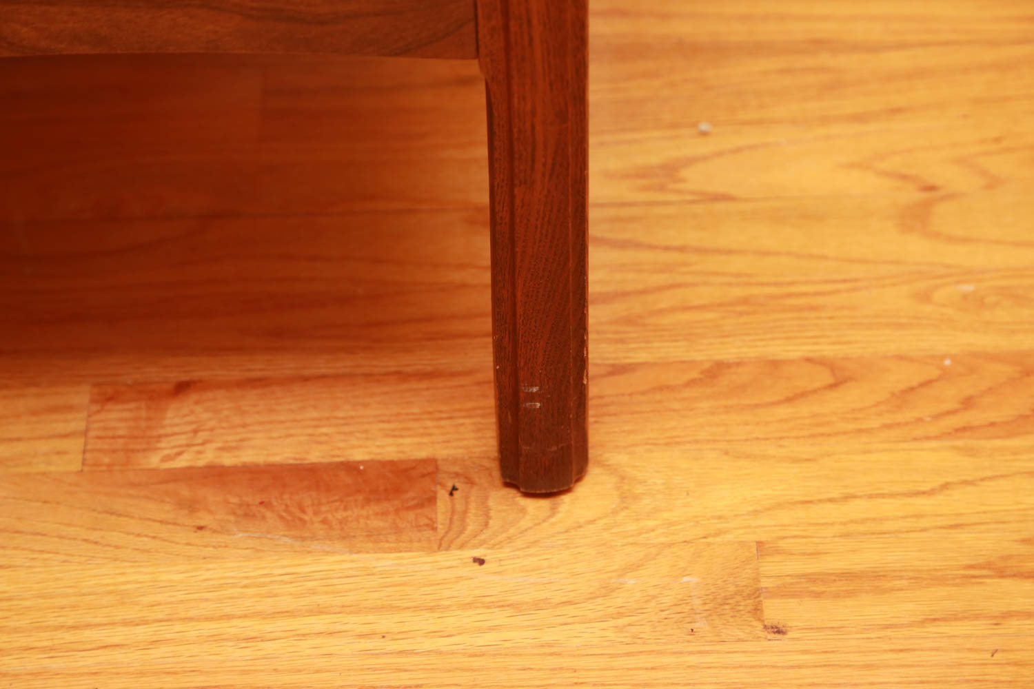 Hammary Mid Century Modern Side Table