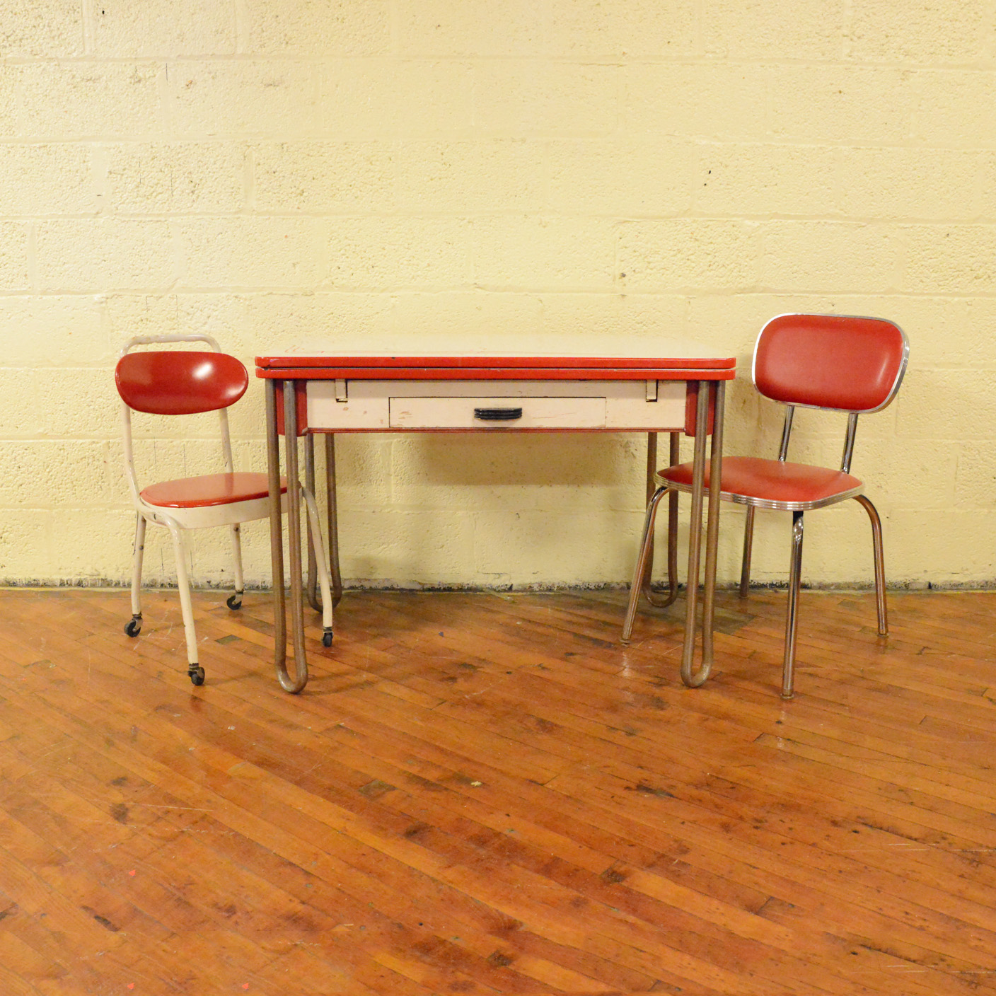 Vintage 1920s Enamel Top Kithen Table with Chairs