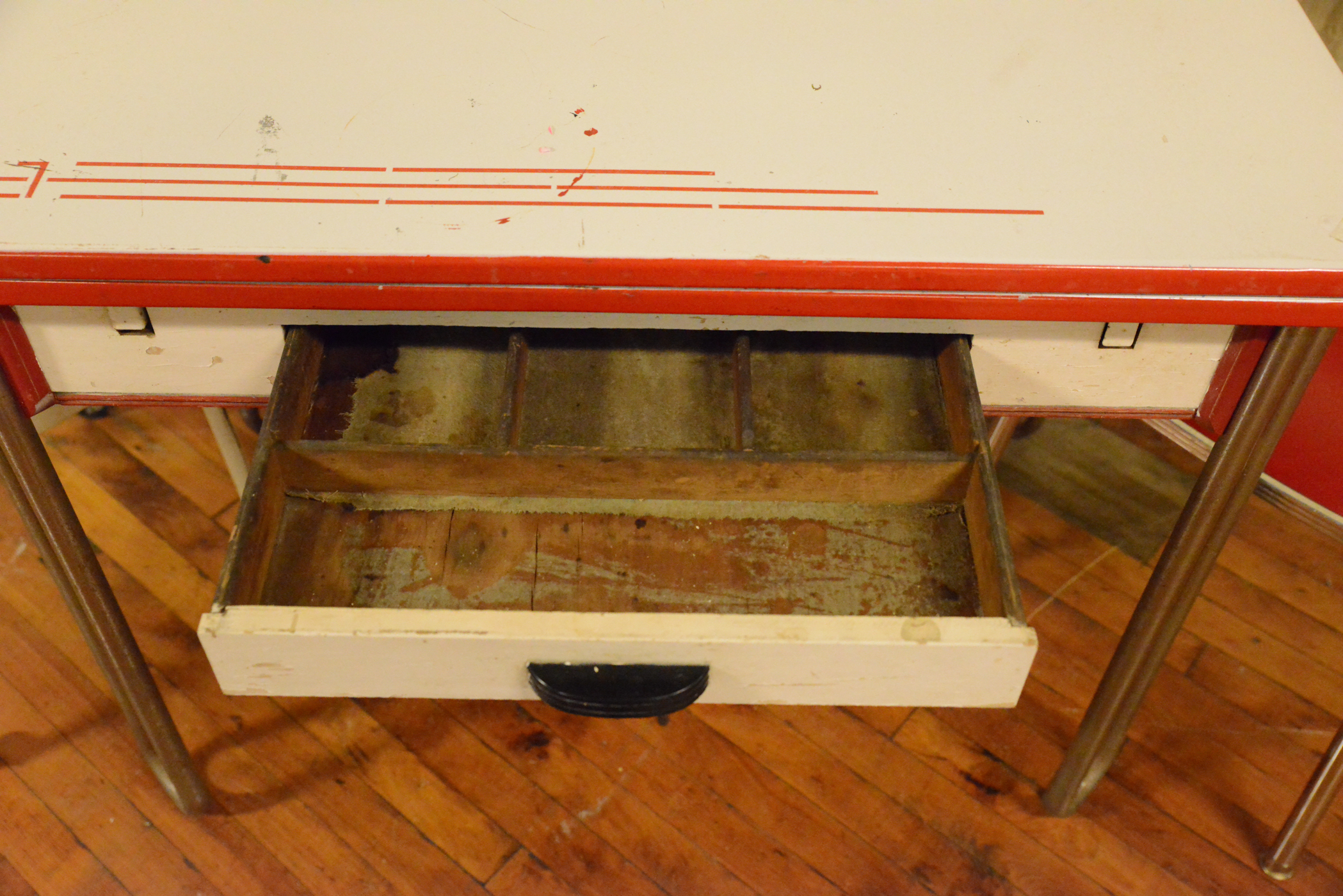 Vintage 1920s Enamel Top Kithen Table with Chairs