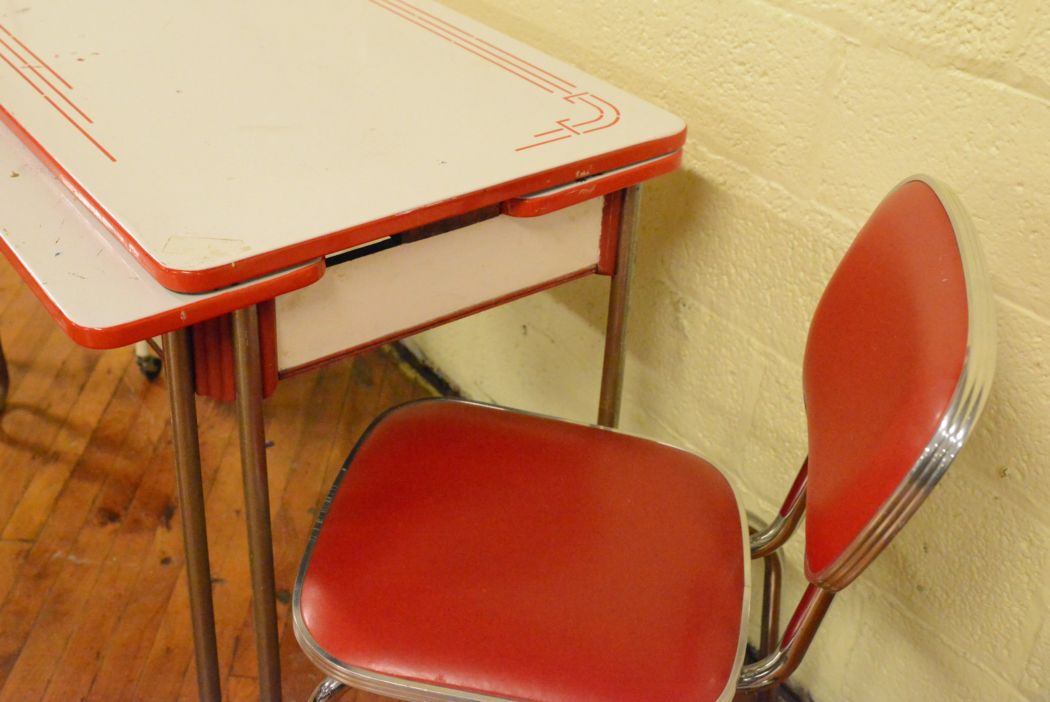 Vintage 1920s Enamel Top Kithen Table with Chairs