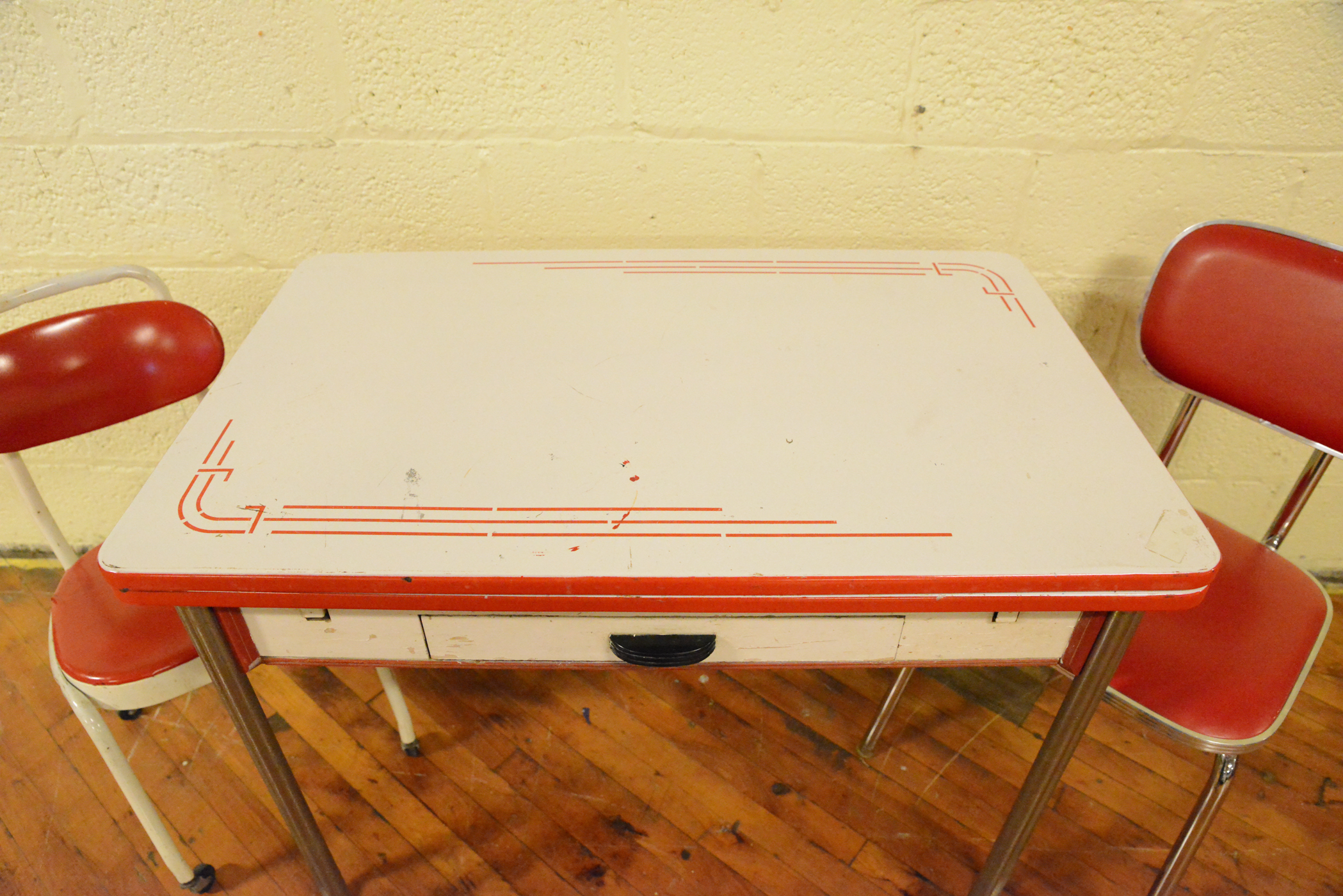 Vintage 1920s Enamel Top Kithen Table with Chairs
