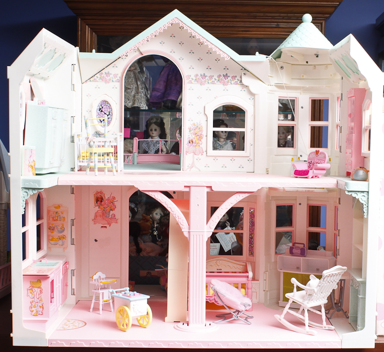 Barbie Dream House Victorian Mansion Plastic Dollhouse