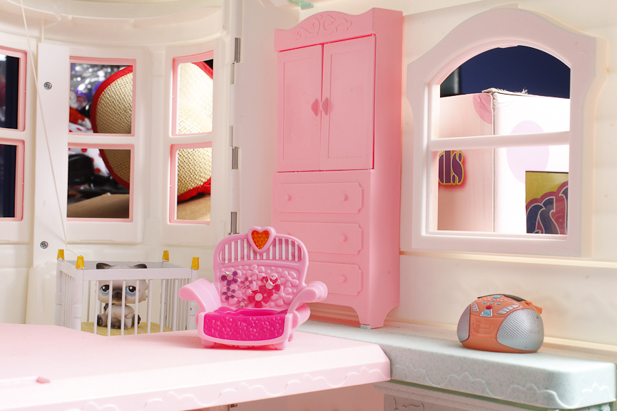 Barbie Dream House Victorian Mansion Plastic Dollhouse