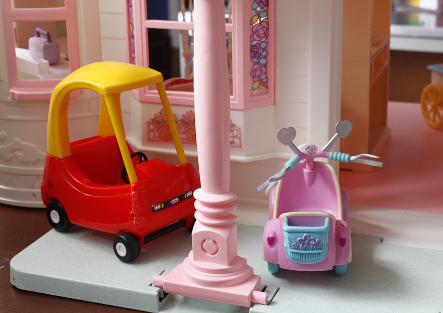 Barbie Dream House Victorian Mansion Plastic Dollhouse