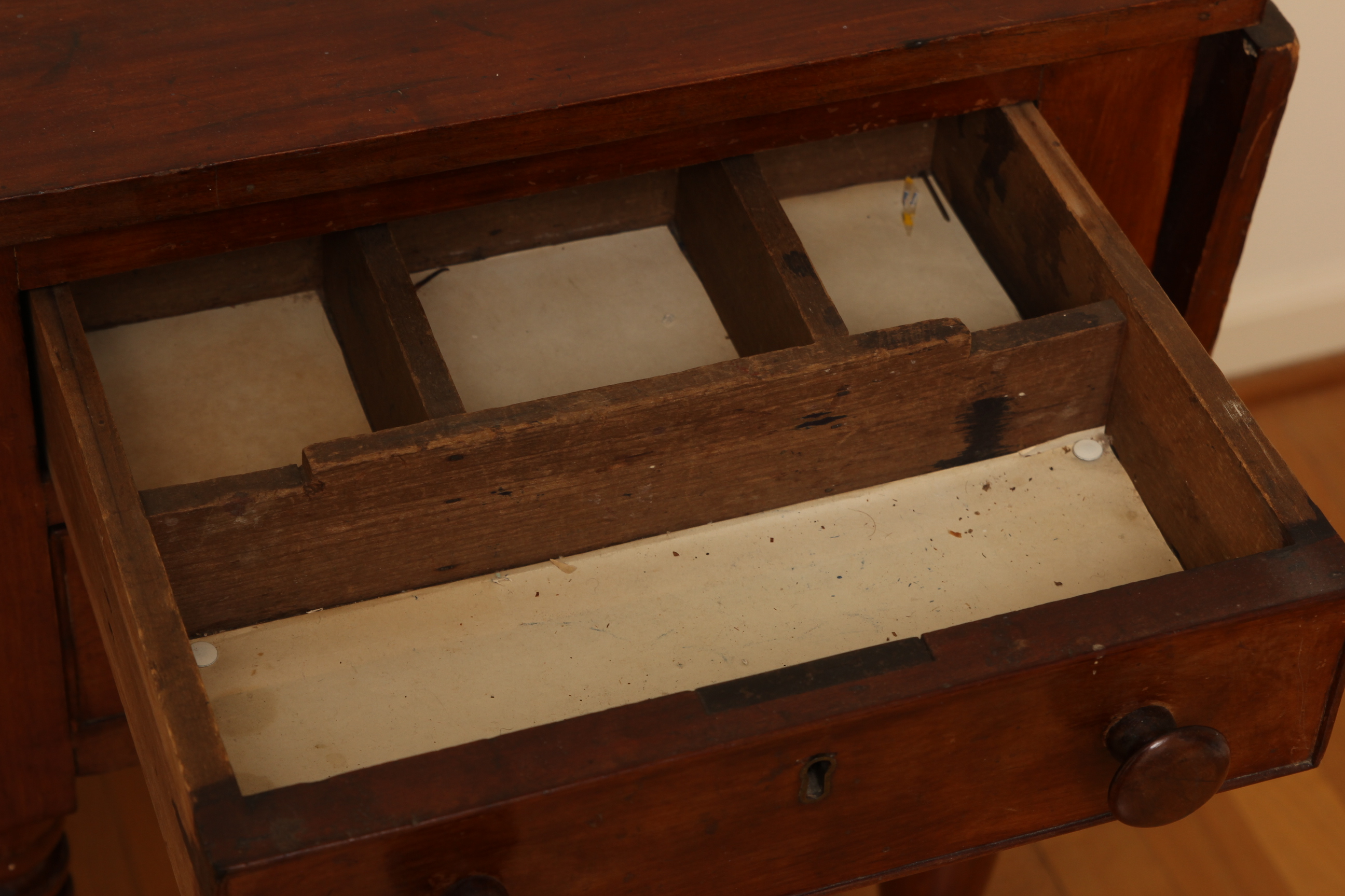 Antique Sheraton Drop Leaf Side Table in Cherry