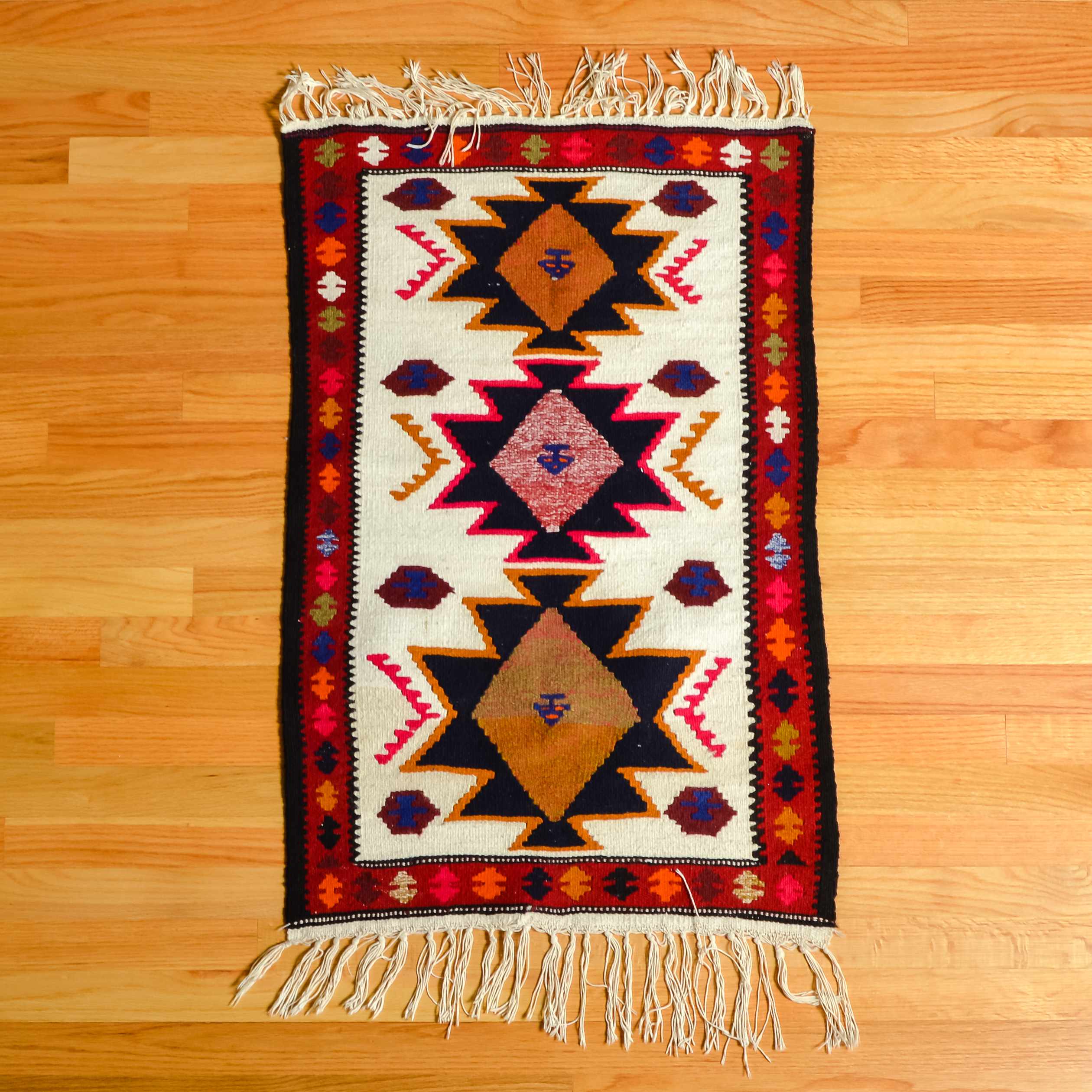 Hand Tufted Turkish Accent Rug