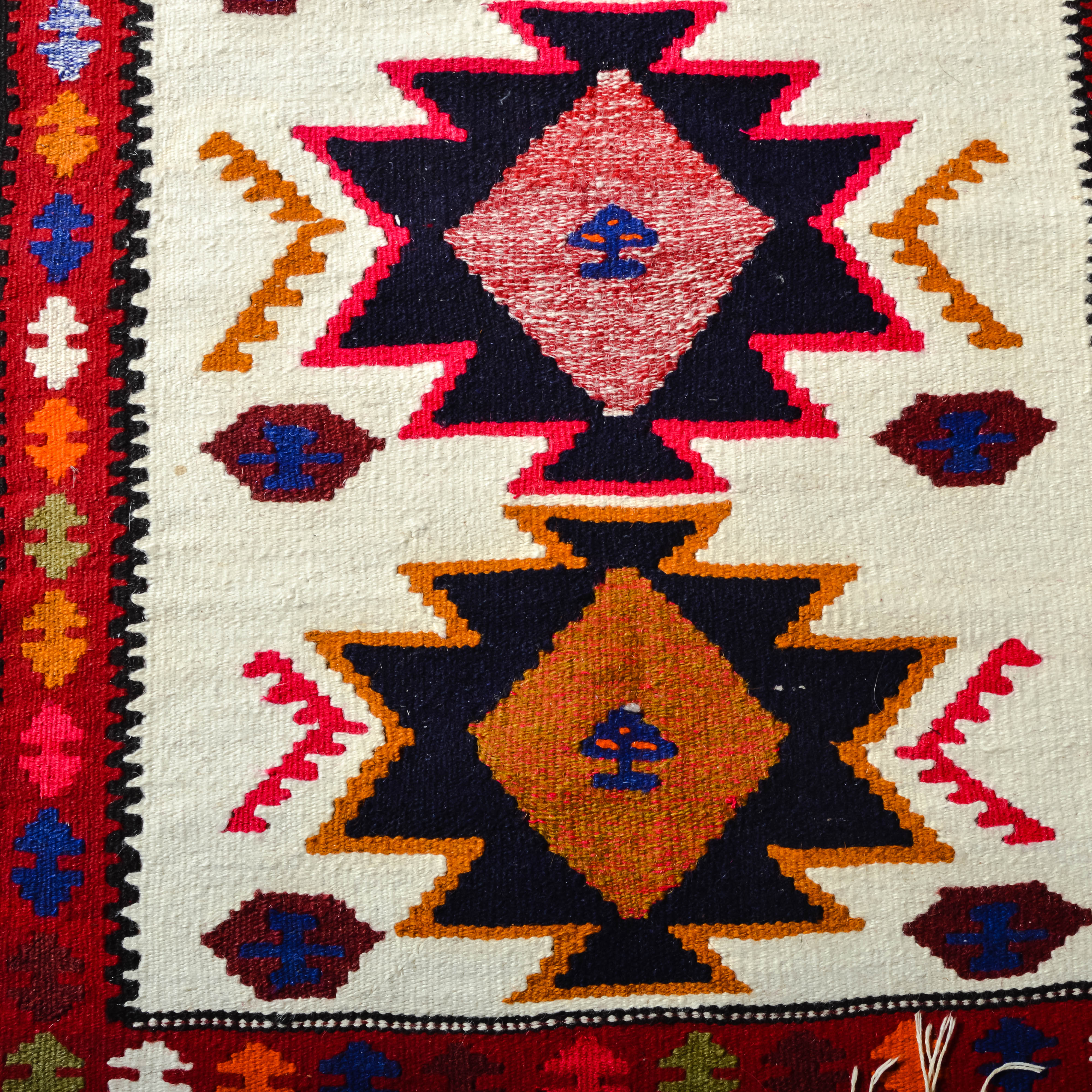 Hand Tufted Turkish Accent Rug