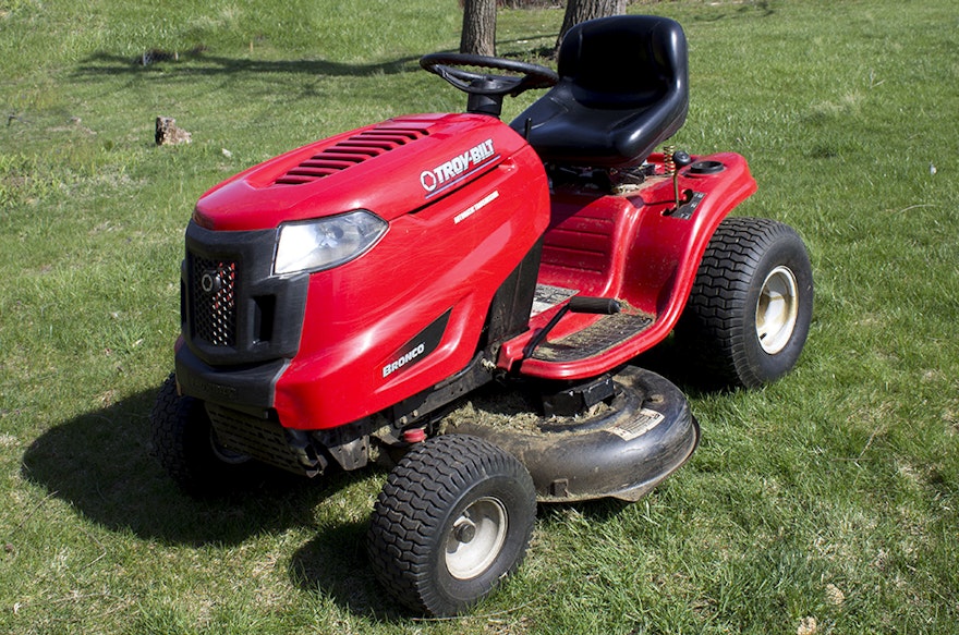 Troy-Bilt Bronco Gas Riding Lawn Mower