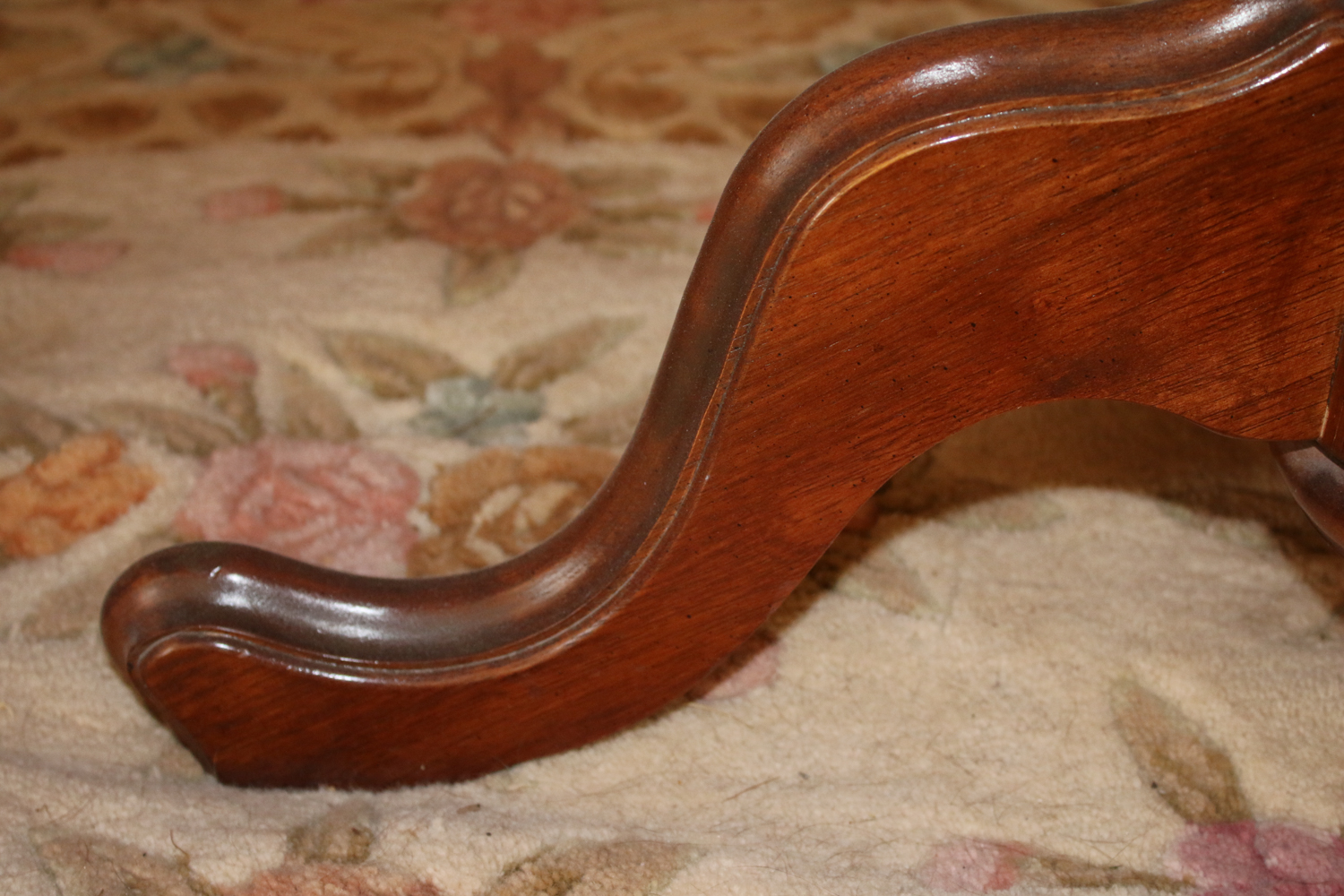 Lexington Cherry Dining Table and Chairs