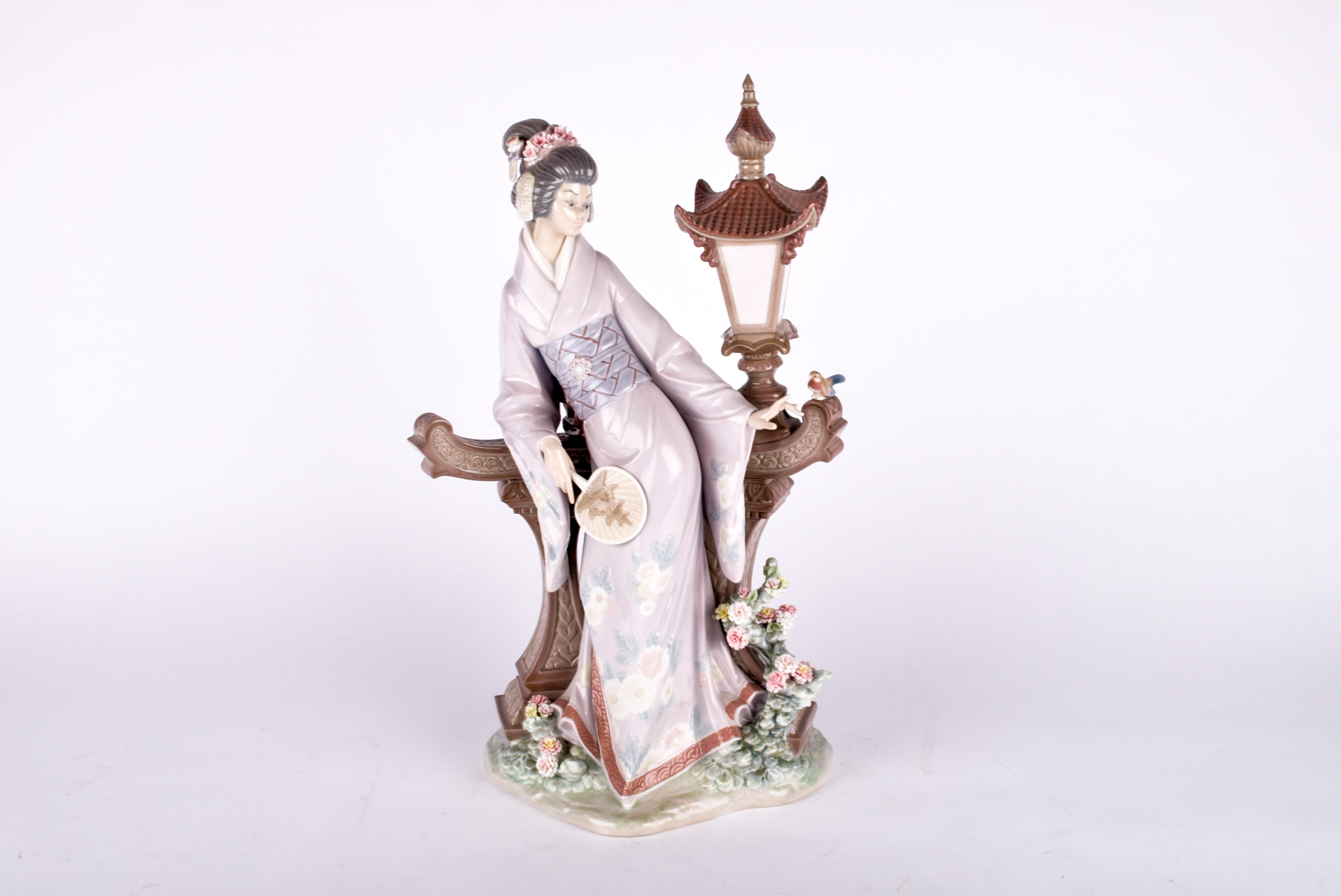 Lladro Japanese Junior Maiko Standing by Lamp Post | EBTH