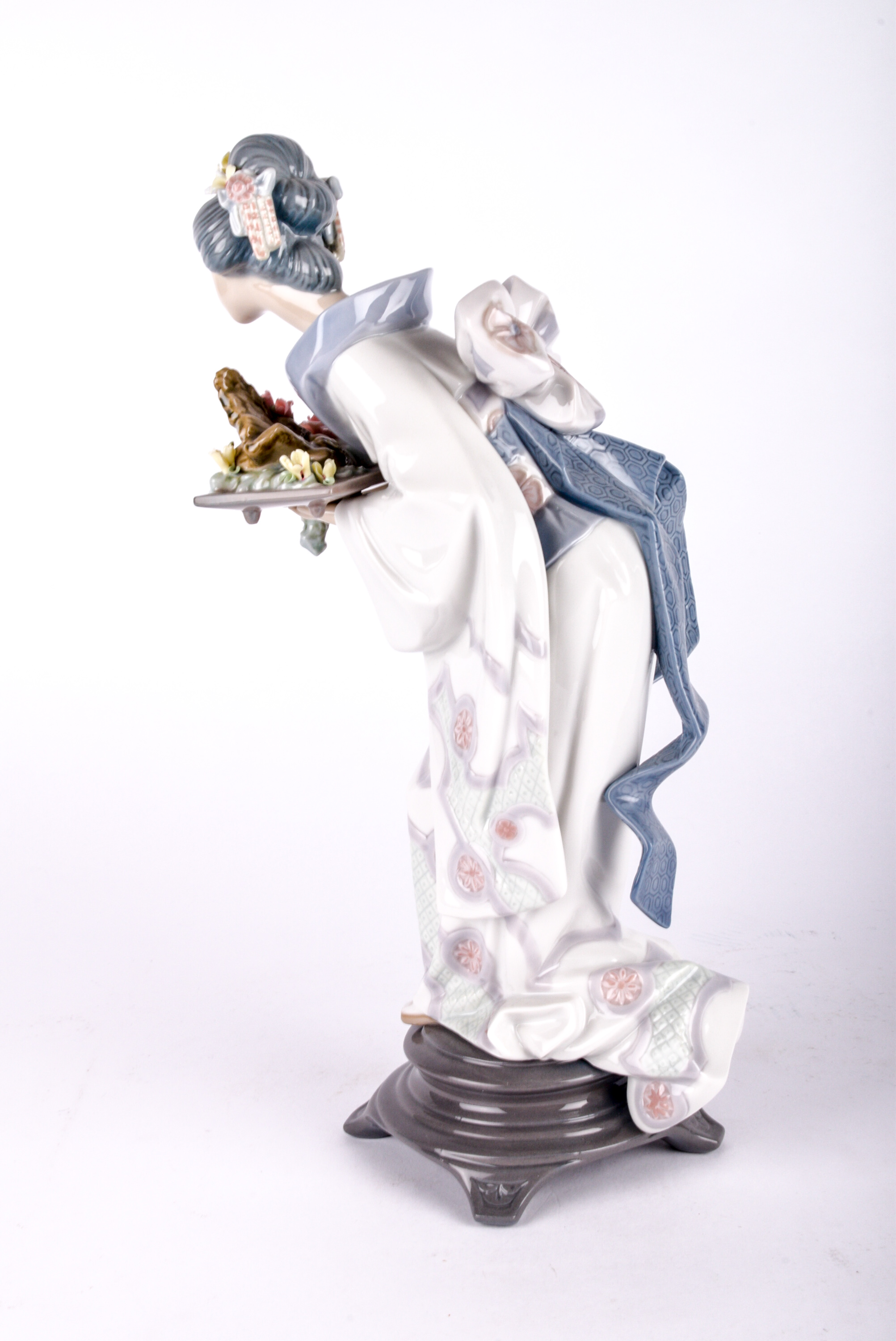 Lladro Japanese Geisha with Flower Filled Platter