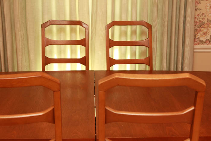 Facet by Broyhill Mid Century Modern Dining Table and Chairs