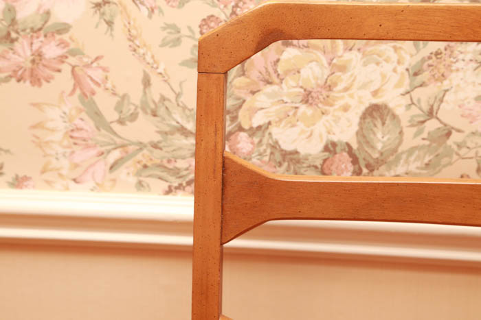 Facet by Broyhill Mid Century Modern Dining Table and Chairs