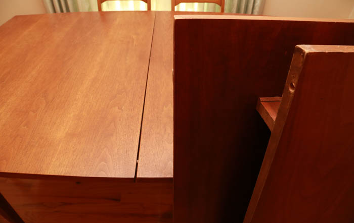 Facet by Broyhill Mid Century Modern Dining Table and Chairs