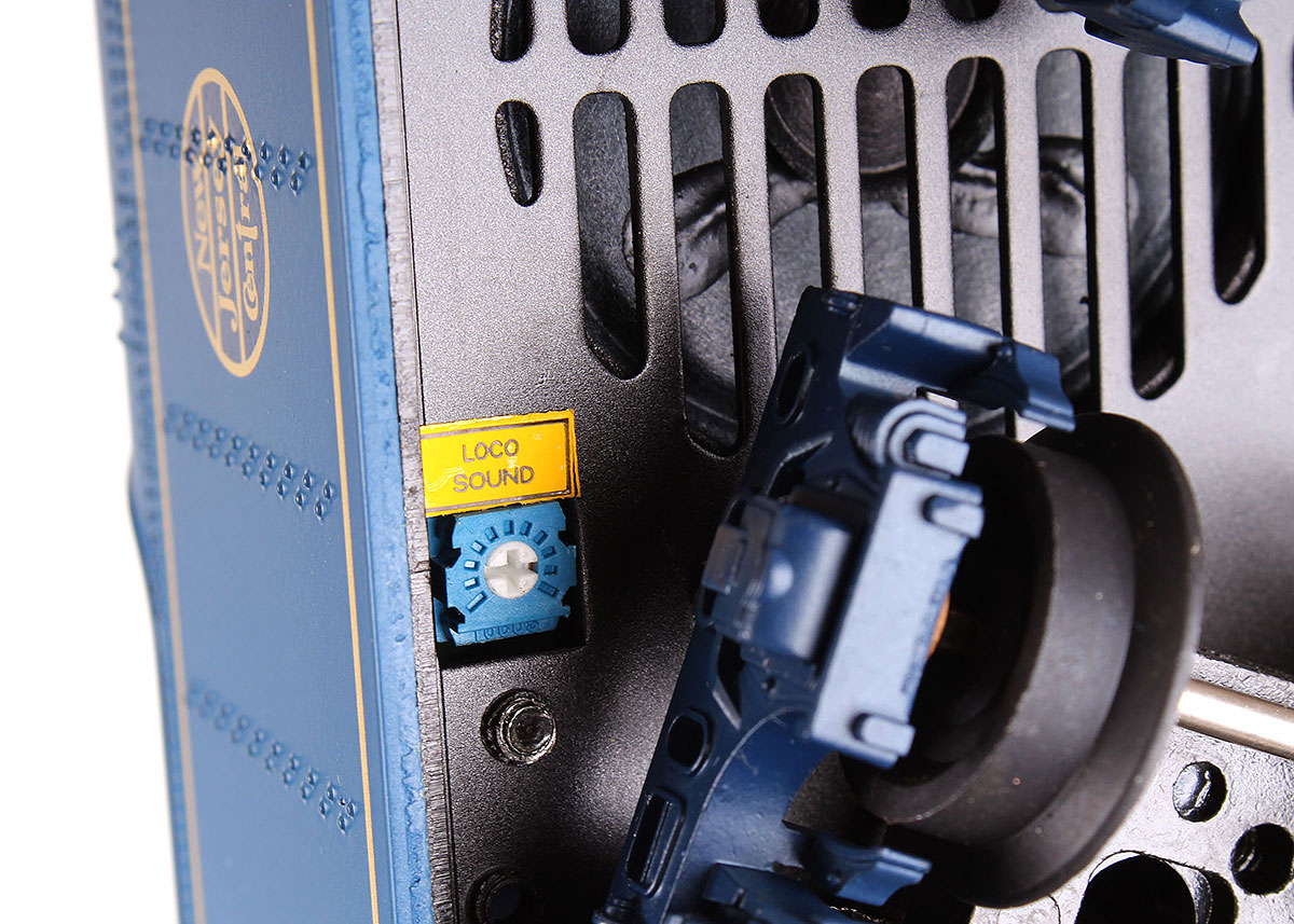 4-6-2 Blue Comet Pacific Steam Engine w/Proto-Sound 2.0